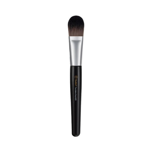 [STUDIO 17] Foundation Brush 823