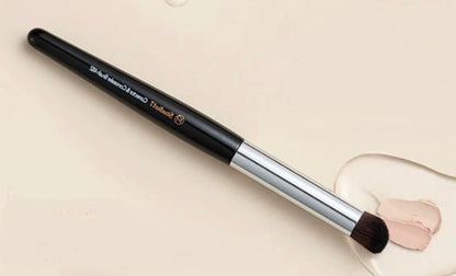 [STUDIO 17] Corrector & Concealer Brush 482